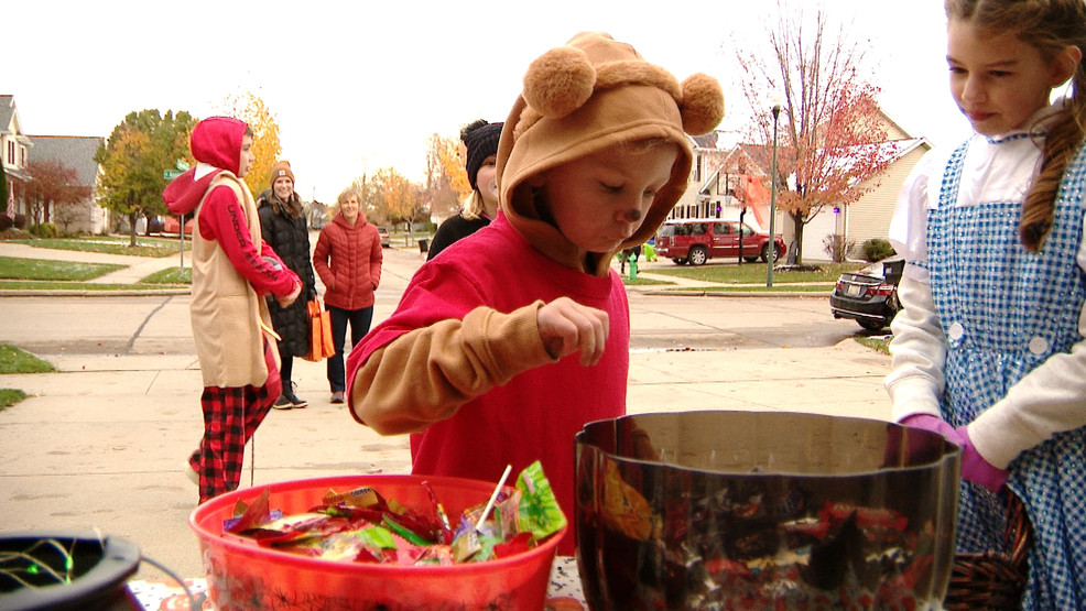 Happy Halloween! Share your trick-or-treating photos & videos with us — Oshkosh Community news