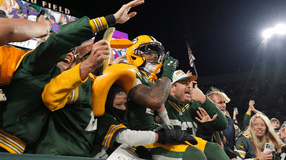 Love throws 3 TD passes as the Packers beat the Panthers 27-19 — Fox 11 Green Bay Sports